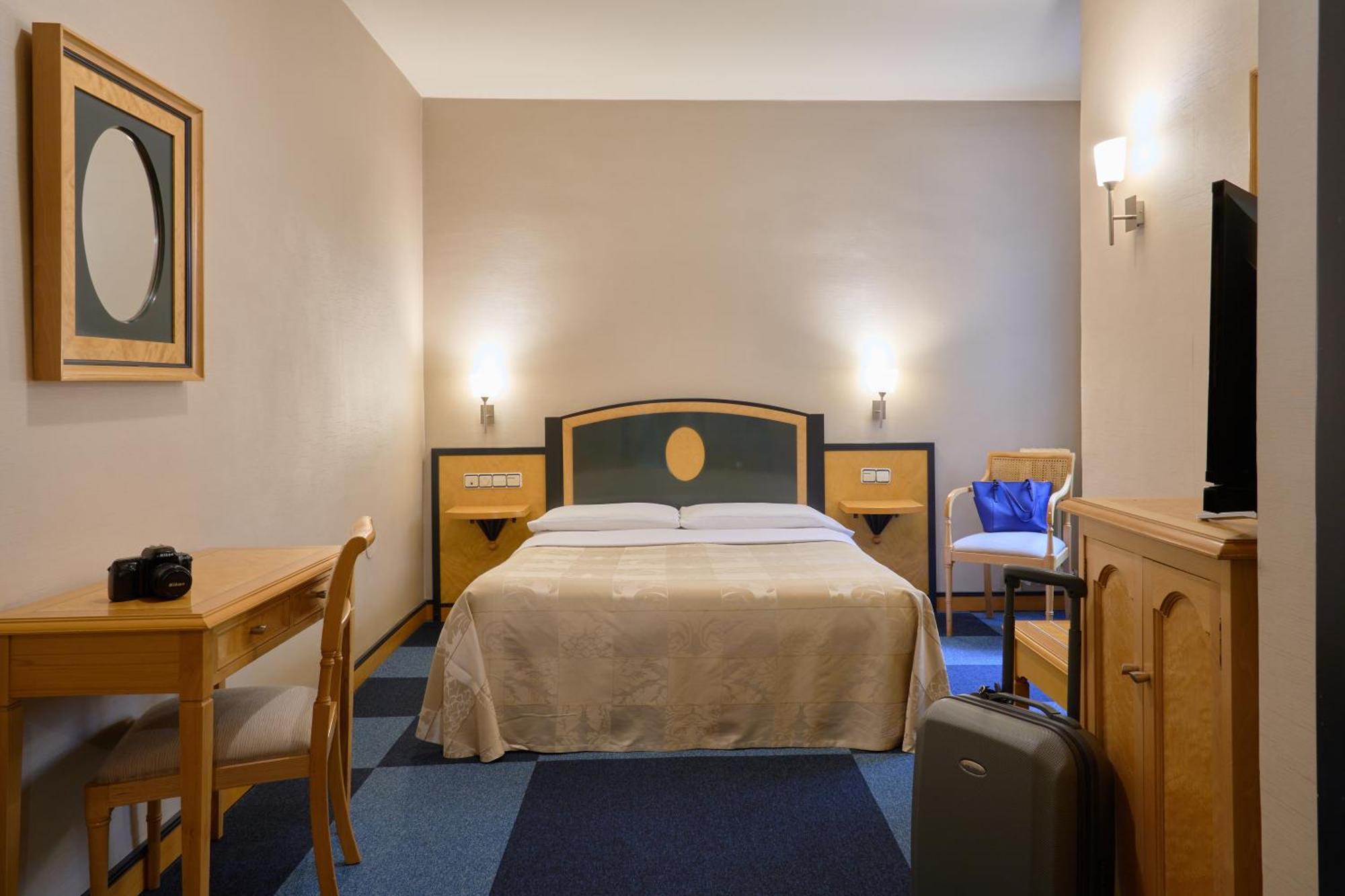 Queen Room