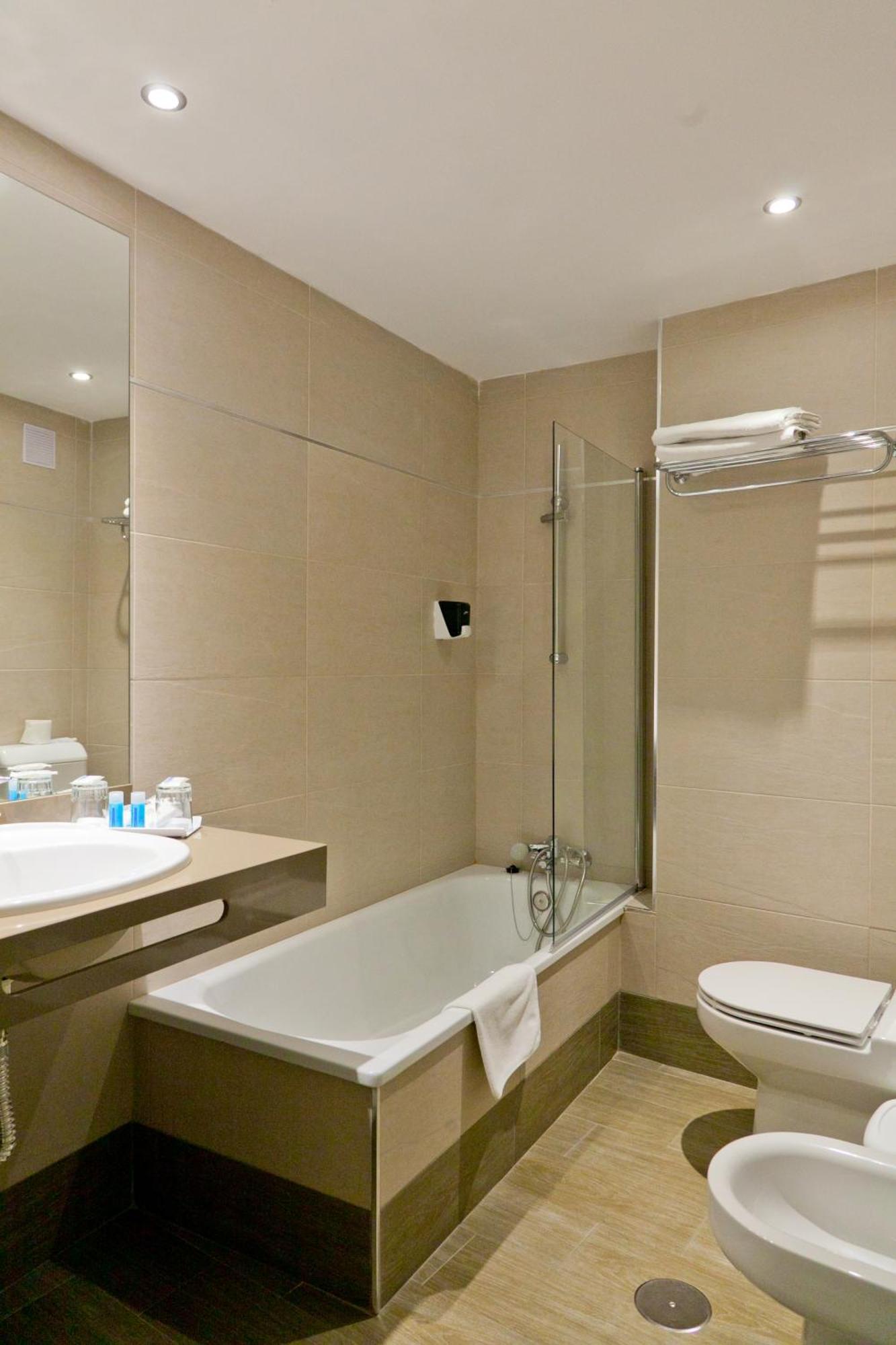 Triple Room,1436375041:JPEG